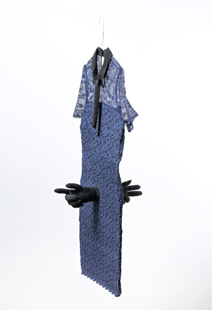 Finger Guns 108cm x 42cm x 45cm